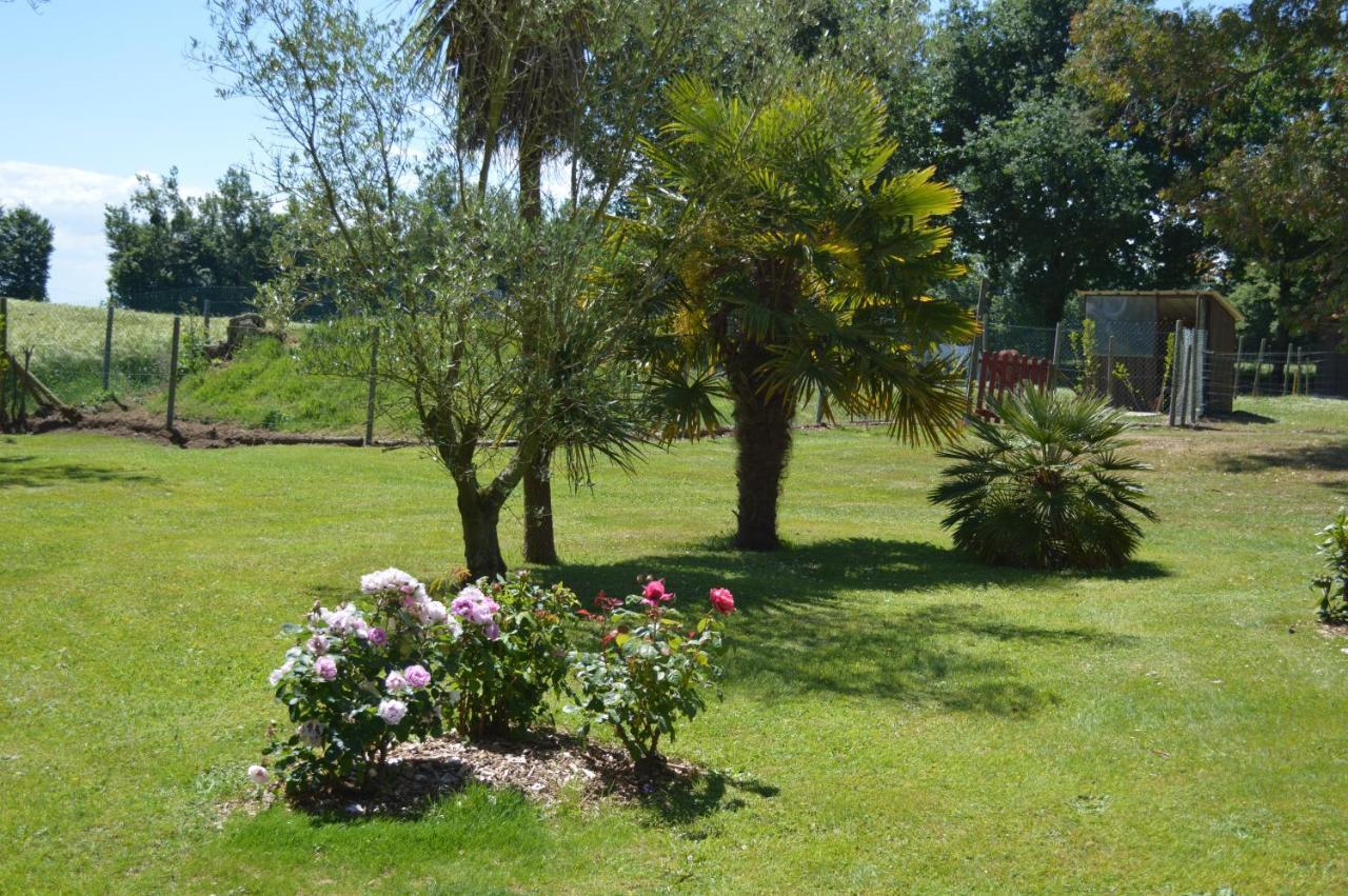 La Pichonniere Isigny-le-Buat Exterior foto